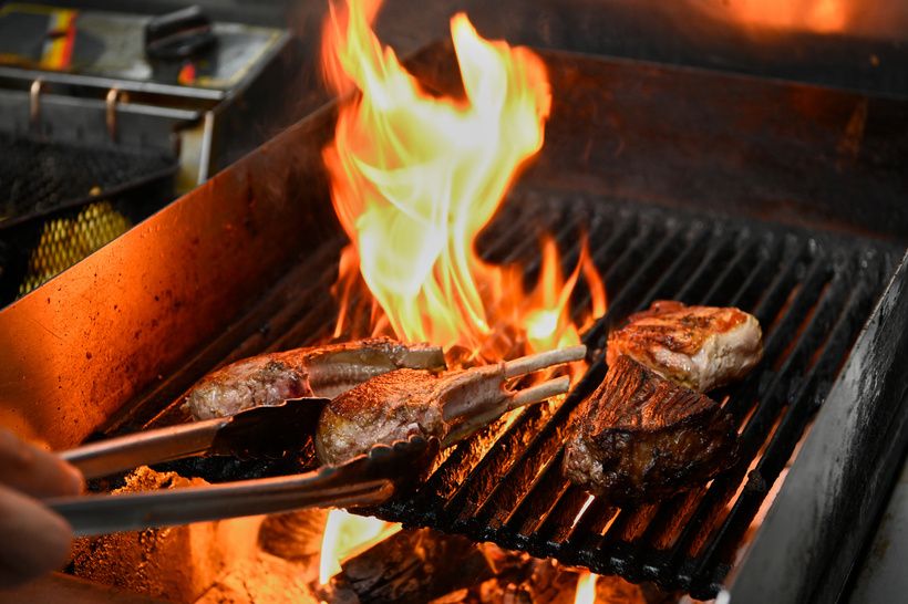 Tiệc nướng BBQ trên lửa than